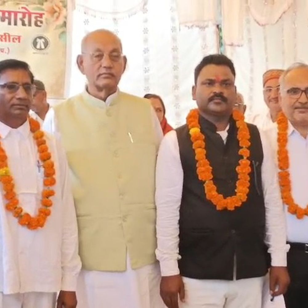 नईगढ़ी अधिवक्ता संघ के नए पदाधिकारियों ने शपथ ली:विधायक गिरीश गौतम ने तहसील में सुलभ कॉम्प्लेक्स बनवाने की घोषणा की