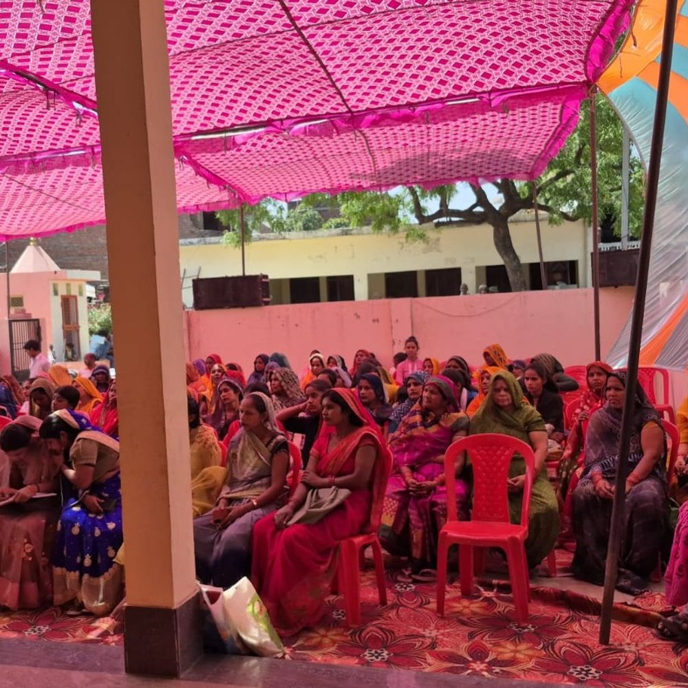 61 आंगनबाड़ी कार्यकत्रियों का मानदेय रोका गया:शत प्रतिशत पुष्टाहार वितरण न होने पर एटा में कार्रवाई