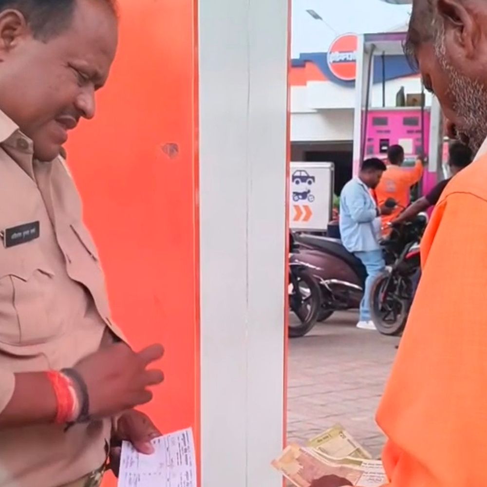 रायबरेली में डीजल पर्ची पर पैसे वापसी का वीडियो वायरल:वन विभाग के ड्राइवर पर लगे आरोप, पेट्रोल पंप पर घटना
