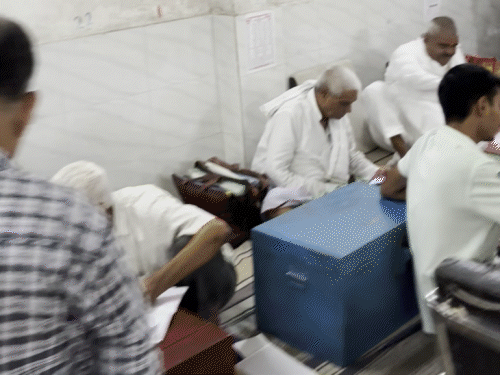 गयाजी में पेपरलेस रजिस्ट्री पर डीड राइटरों का विरोध:नई व्यवस्था से 8 दिन में सिर्फ 5 रजिस्ट्री हुई, करीब 16 करोड़ के राजस्व का नुकसान