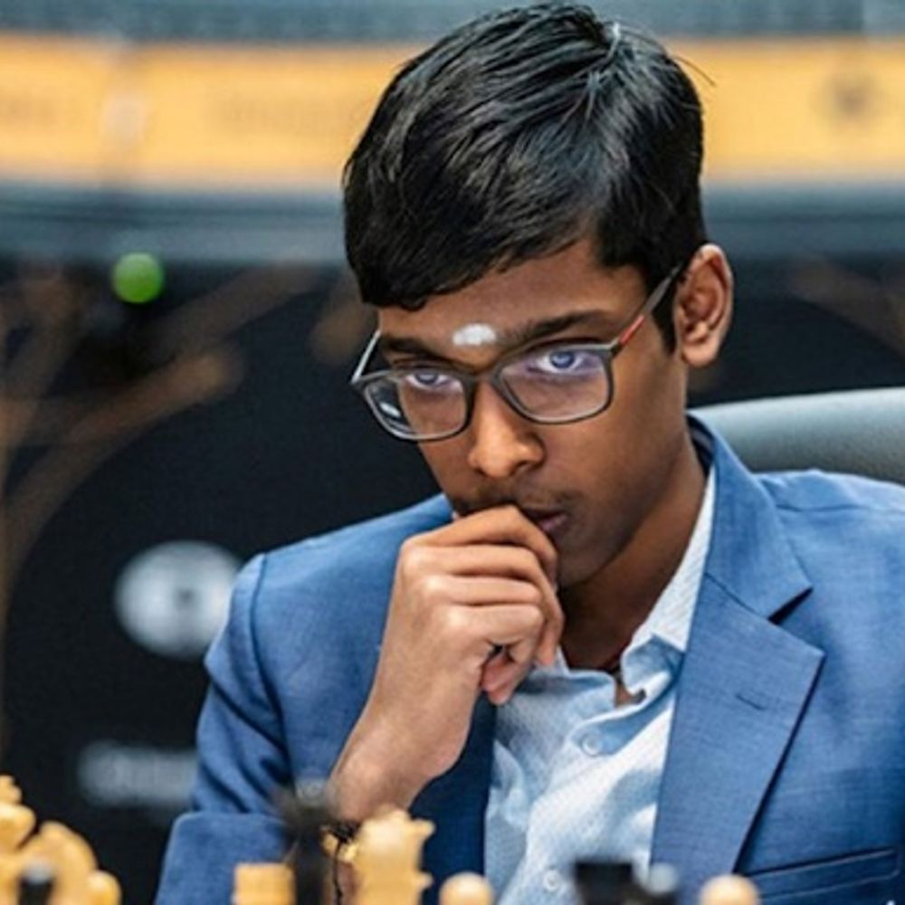 
                 प्रज्ञाननंदा ग्रैंड चेस टृूर फाइनल में पहुंचे:कीमर को 19-9 से हराया; अब कारुआना से खिताबी मुकाबला 
            