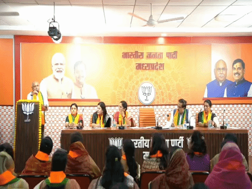 
                 2003 से पहले वाले MP की तस्वीर बताएंगे ओबीसी कार्यकर्ता:बीजेपी प्रदेश अध्यक्ष ने दिया पब्लिक के बीच भाजपा सरकार के काम बताने का टारगेट 
            