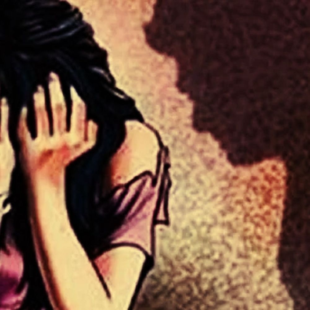 
                 बच्ची की हत्या में आरोपी की फांसी उम्रकैद में बदली:हाईकोर्ट बोला-अपराध जघन्य पर ‘रेयरेस्ट ऑफ रेयर’ नहीं, 7 साल की बच्ची पर किए थे 29 वार 
            