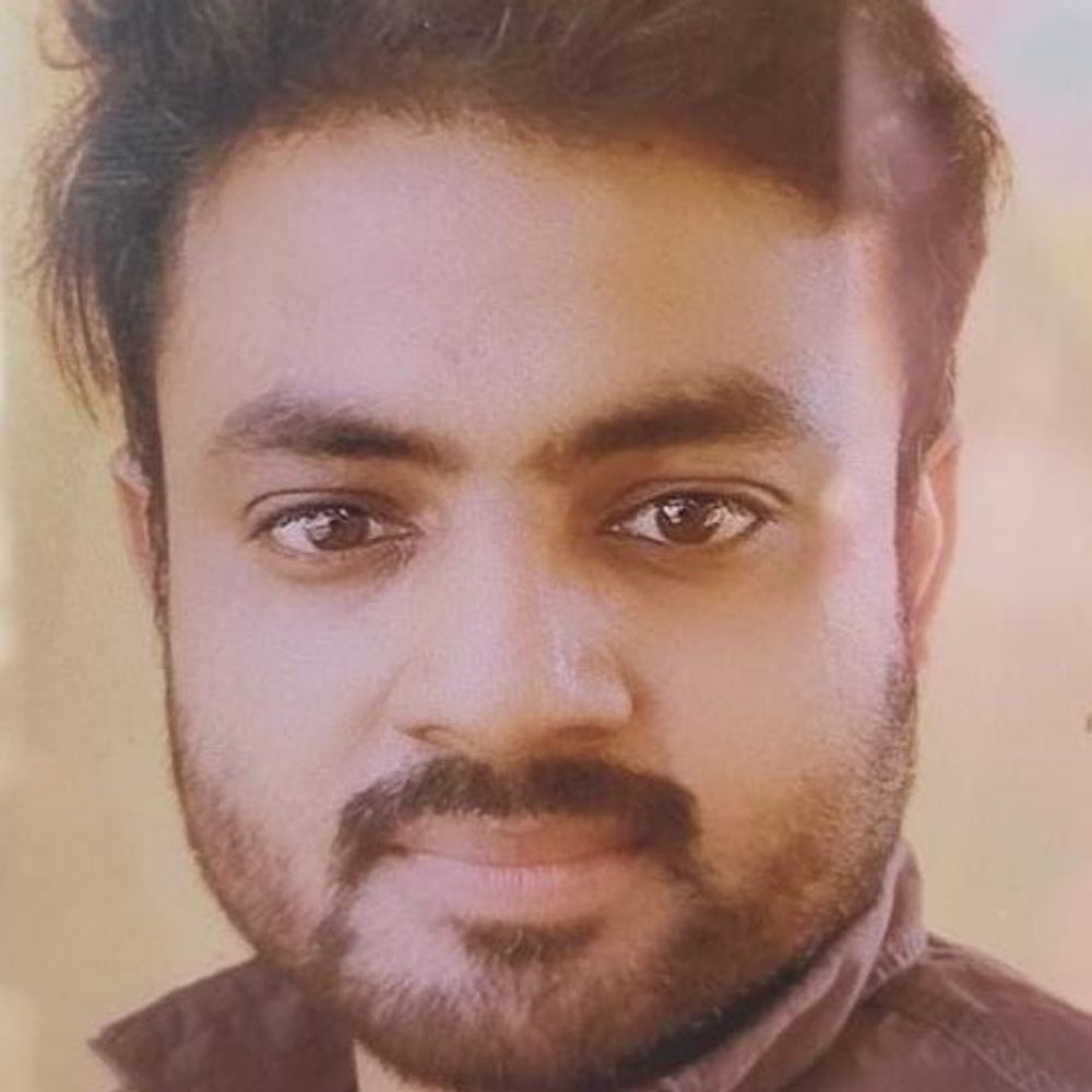 आगरा में ट्रेन की चपेट में आए इंजीनियर की मौत:ब्लॉक लेकर मशीन से उतरे थे, दोनों पैर कटे; इलाज के दौरान तोड़ा दम