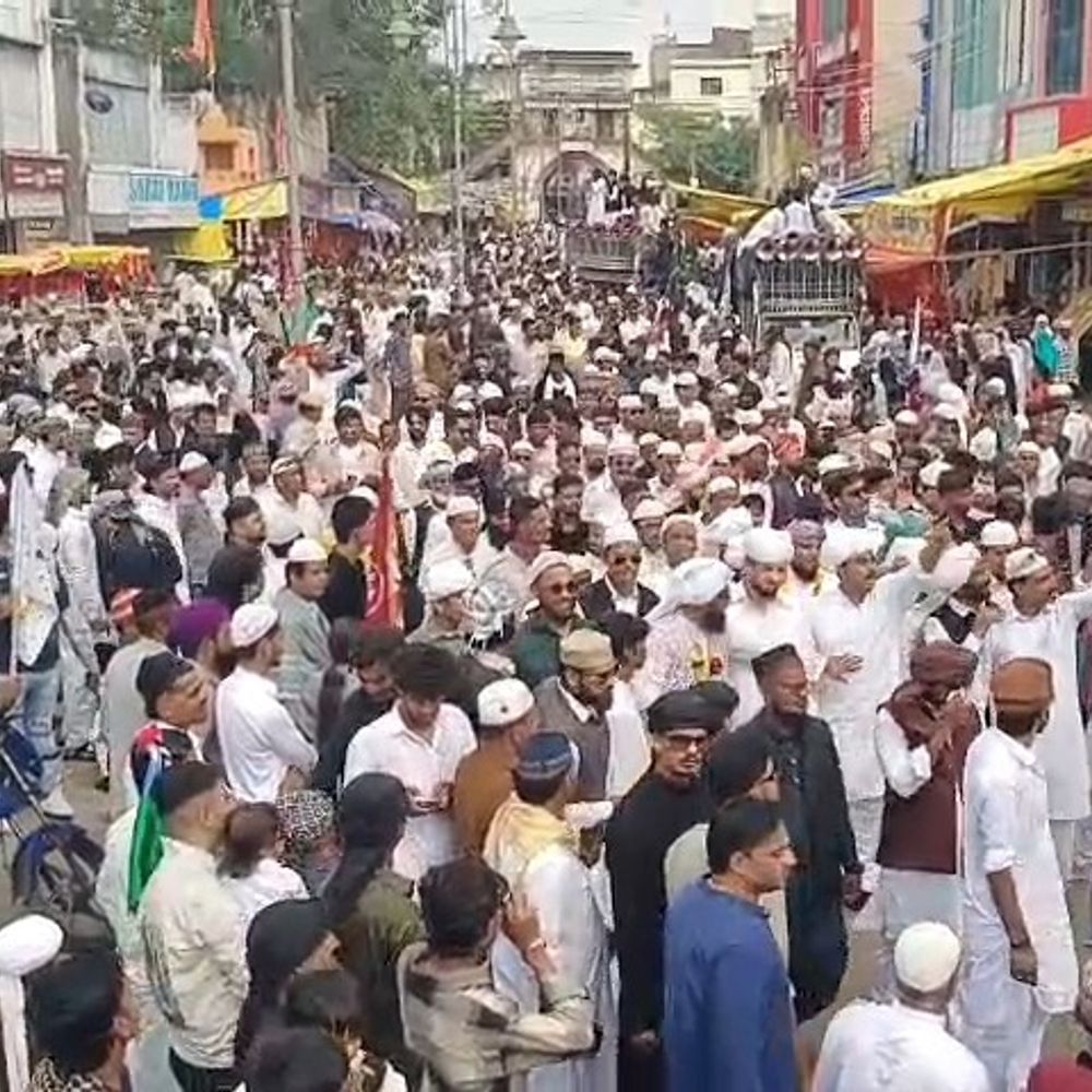 शहर की जामा मस्जिद से निकला मुस्लिम समाज का जुलूस:मक्का-मदीना और अजमेर शरीफ की झांकियां देखने उमड़े लोग