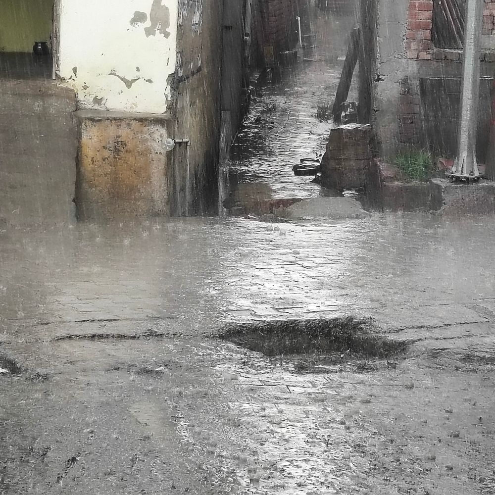 मथुरा में दोपहर बाद झमाझम बारिश:गर्मी और उमस से मिली राहत, तापमान में गिरावट