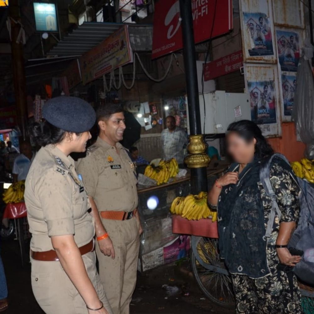 रक्षाबंधन पर बागपत पुलिस अलर्ट:अधिकारियों ने शांति व्यवस्था बनाए रखने के लिए किया पैदल गश्त