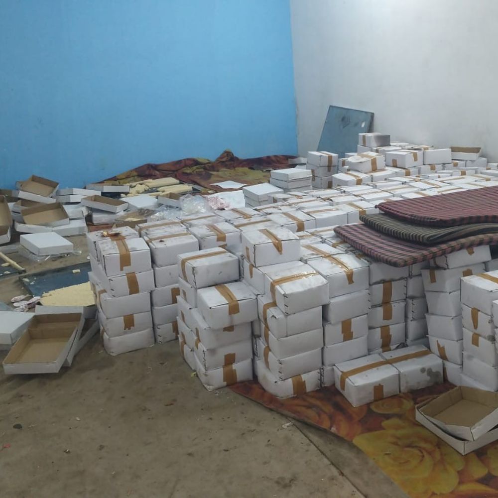 प्रयागराज में नष्ट कराई गई 72 कुंतल सिंथेटिक मिठाई:रक्षाबंधन से पहले खाद्य विभाग की बड़ी कार्रवाई, कारखाना मालिक गिरफ्तार