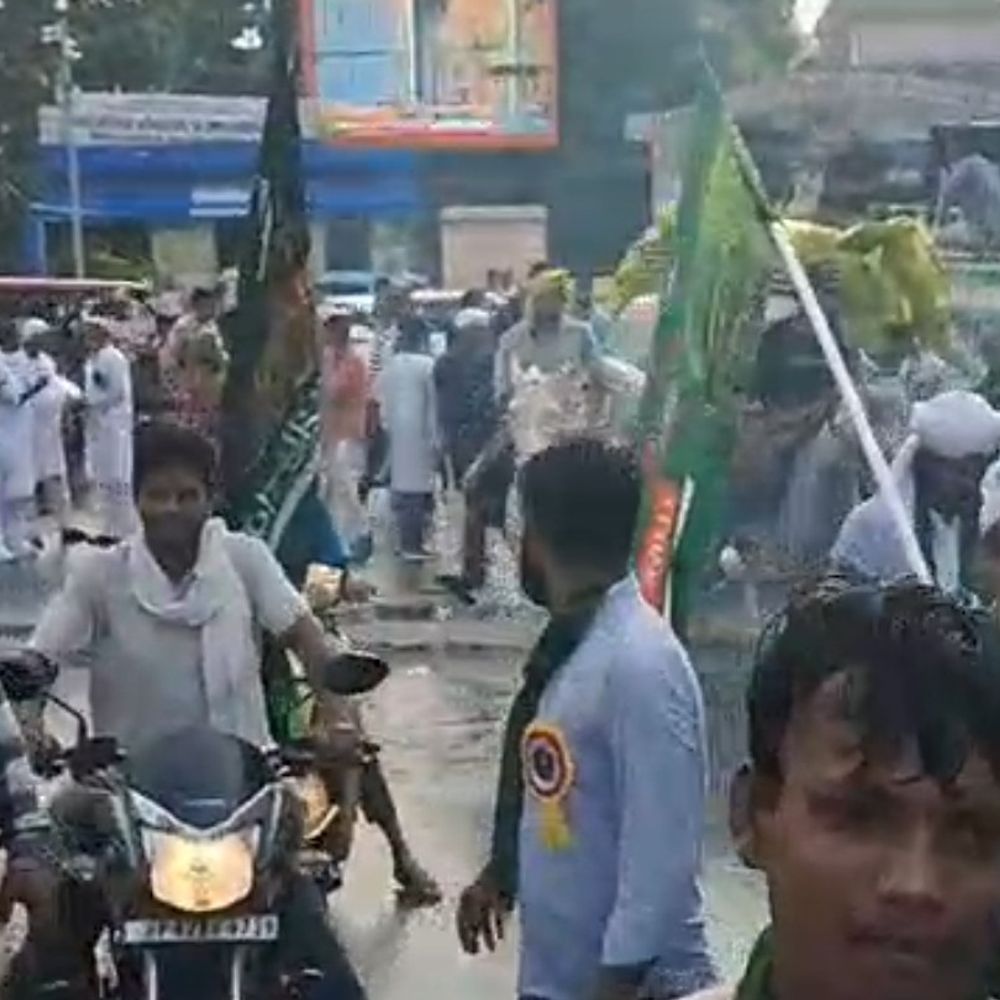 देवरिया में एक घंटे की बारिश से शहर में जाम:कई इलाकों में जलभराव, बाराबफात के जुलूस में आया व्यवधान, जाम भी लगा