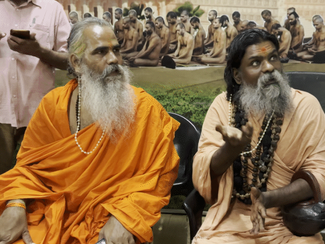 
                 गोपालानंद सरस्वती बोले- गो सुखी तो समाज सुखी:गोहत्या रोकने के लिए बने केंद्रीय कानून, गोमाता को मिले राष्ट्रमाता का सम्मान 
            