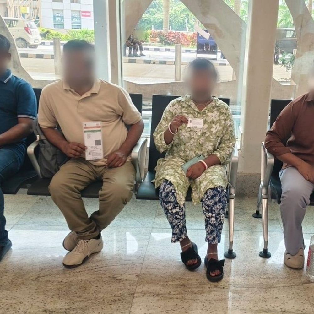 
                 बेंगलुरु एयरपोर्ट- यात्री के मुंह से मिले सोने के कैप्सूल:अगरतला में 4 बांग्लादेशी नागरिक पकड़ाए, CISF ने एक भारतीय हैंडलर को भी पकड़ा 
            