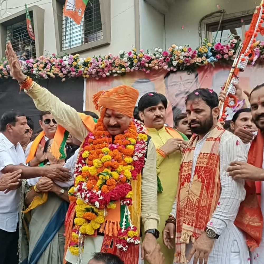 राष्ट्रीय महामंत्री गजेंद्र पटेल का बड़वानी में पहला जिला दौरा:ठीकरी से अंजड़ तक हुआ स्वागत, जगह-जह बरसाए गए फूल