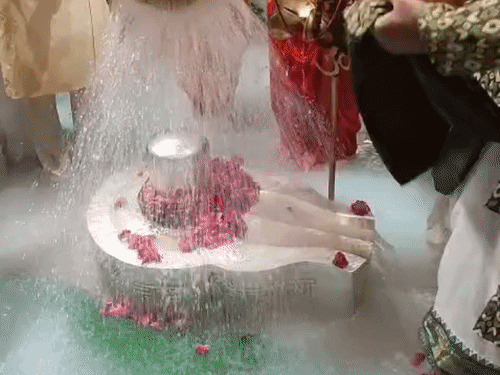 
                 हाटकेश्वर महादेव मंदिर में बारिश के लिए हुआ अनुष्ठान:75 पुजारियों ने अक्षत-फूल हाथ में लेकर पर्जन्य सूक्त के मंत्रों का पाठ किया 
            