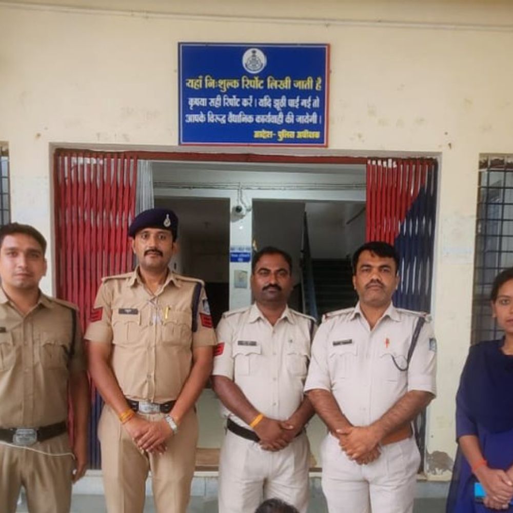 घर के बाहर रखी अलमारी से बाइक चोरी:बेलदार गिरफ्तार, तीन दिन पहले दिया था घटना को अंजाम