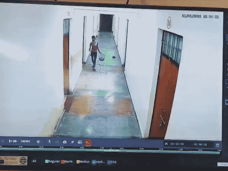 गोरखपुर में 8वीं के छात्र ने सुसाइड किया:ब्लाइंड स्कूल के बाथरूम में गमछे से लटकी लाश मिली, CCTV में बाल्टी लेकर जाता दिखा