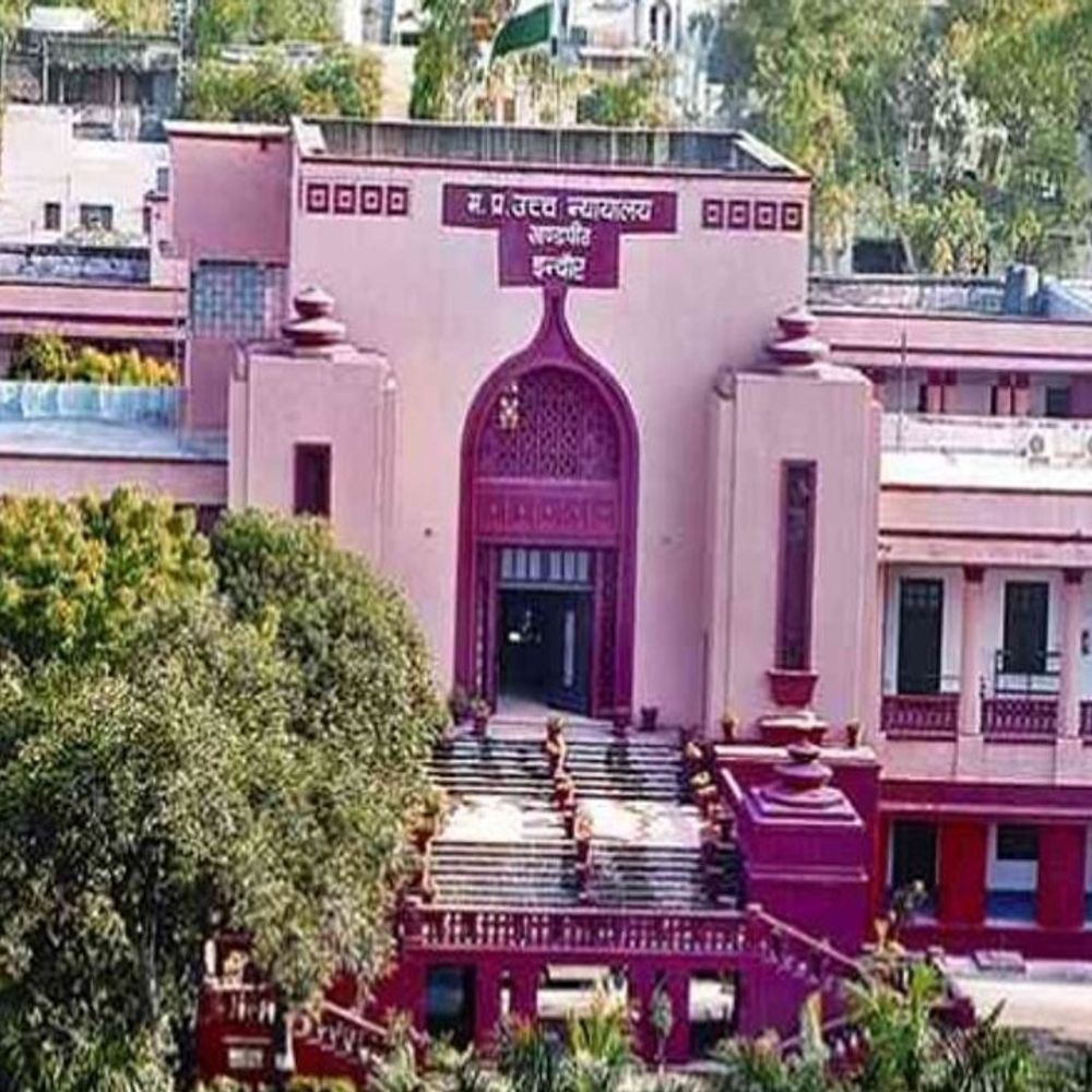 
                 68 साल पुराने श्रीराम मंदिर विवाद पर फैसला:इंदौर हाईकोर्ट ने भगवान श्रीराम को माना संपत्ति का मालिक, राजस्व विभाग संभालेगा प्रबंधन; रतनदास रहेंगे पुजारी 
            