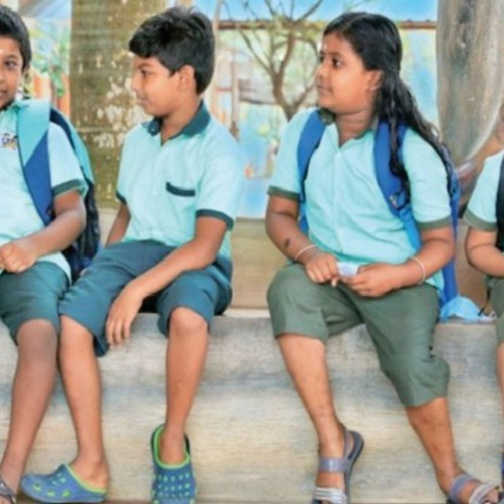 
                 स्कूल यूनिफार्म सिलाकर देने पर सरकार का यू-टर्न:अब ड्रेस नहीं देंगे, 56 लाख बच्चों के खाते में ट्रांसफर करेंगे पैसा, कैबिनेट में फिर जाएगा प्रस्ताव 
            