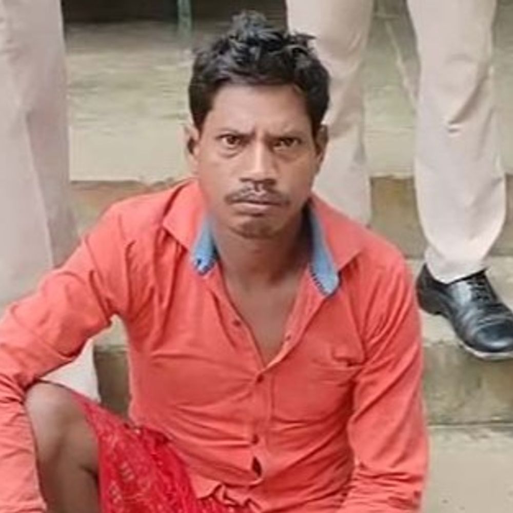 रायगढ़ में पति ने पत्नी की गला दबाकर की हत्या:साक्ष्य छिपाने शव को जलाकर आंगन में दफनाया, भाजी की सब्जी बनाने की बात पर घटना को दिया अंजाम, आरोपी गिरफ्तार