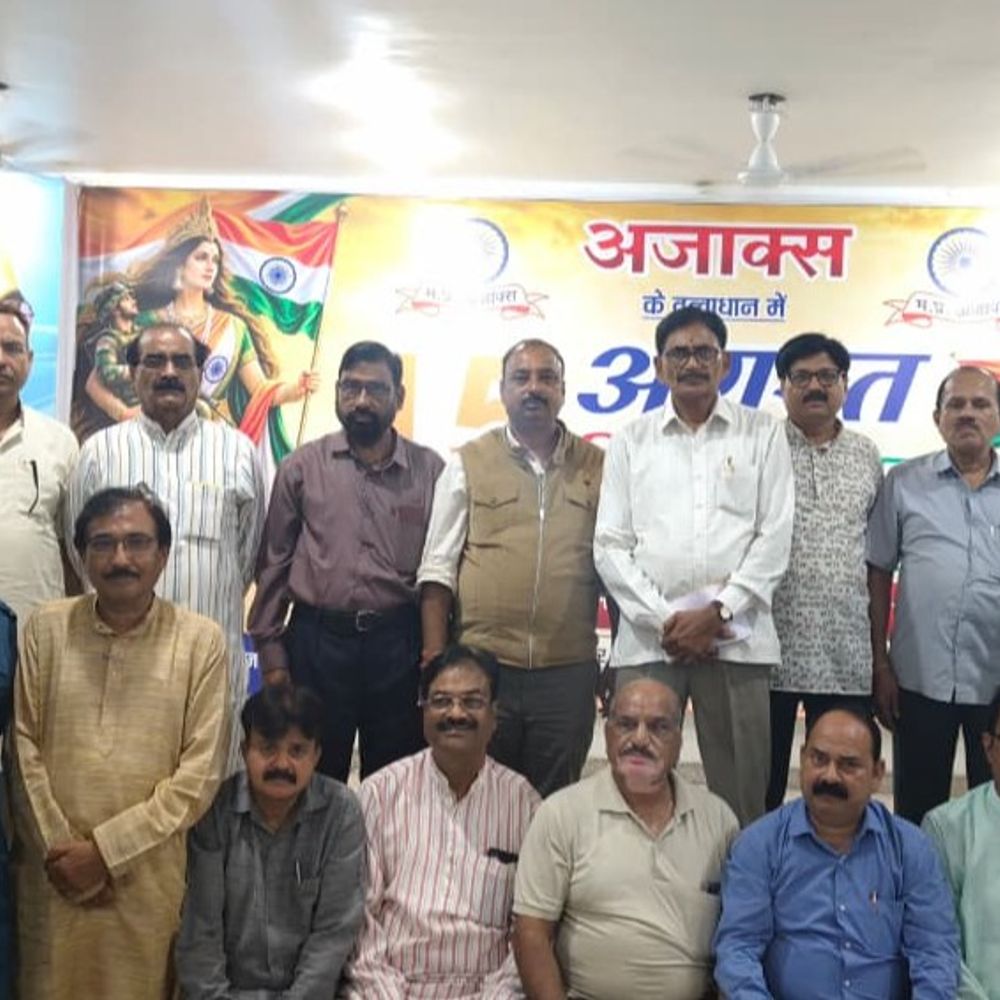 
                 कर्मचारियों ने लगाया सरकार पर अनदेखी का आरोप:नेता बोले-मुख्यमंत्री और मुख्य सचिव को मिलकर बताएंगे समस्या, निराकरण नहीं हुआ तो आंदोलन करेंगे 
            