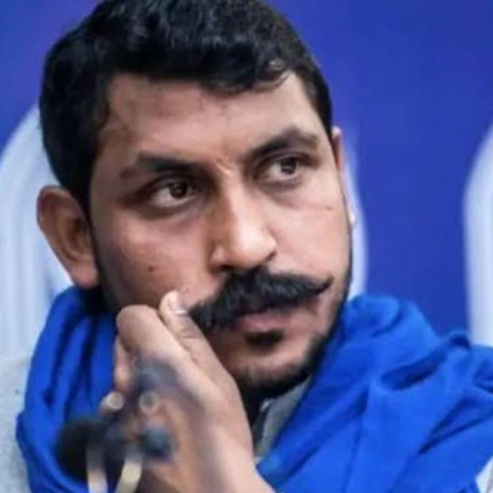 अतीक परिवार के साथ आए सांसद चंद्रशेखर, वीडियो वायरल:असद के एनकाउंटर पर उठाए सवाल, कहा- अतीक के बच्चों को आतंक से मुक्त करें