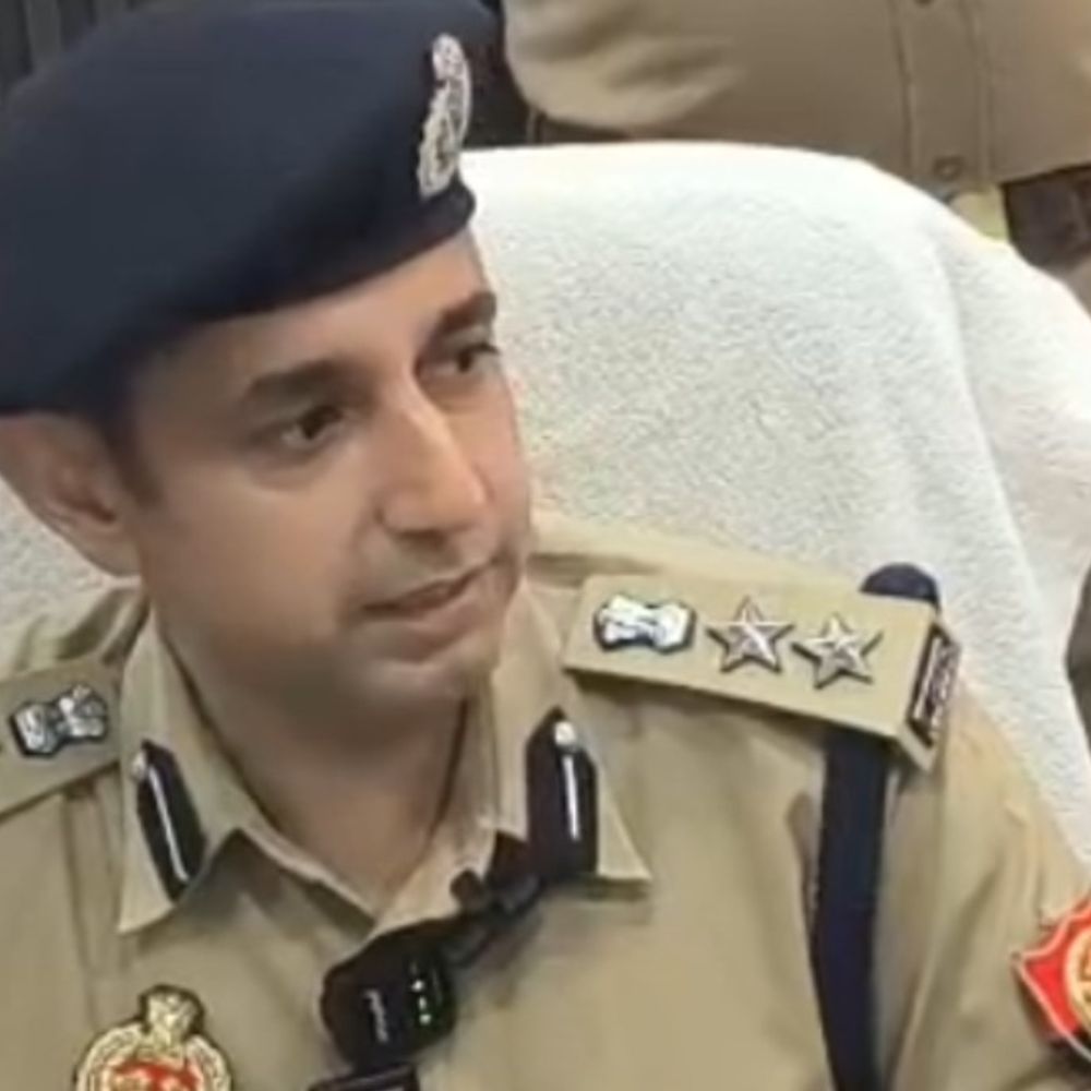 सिद्धार्थनगर पुलिस विभाग में बड़ा फेरबदल:7 निरीक्षक और 2 उपनिरीक्षकों का तबादला, कई थानों के प्रभारी बदले