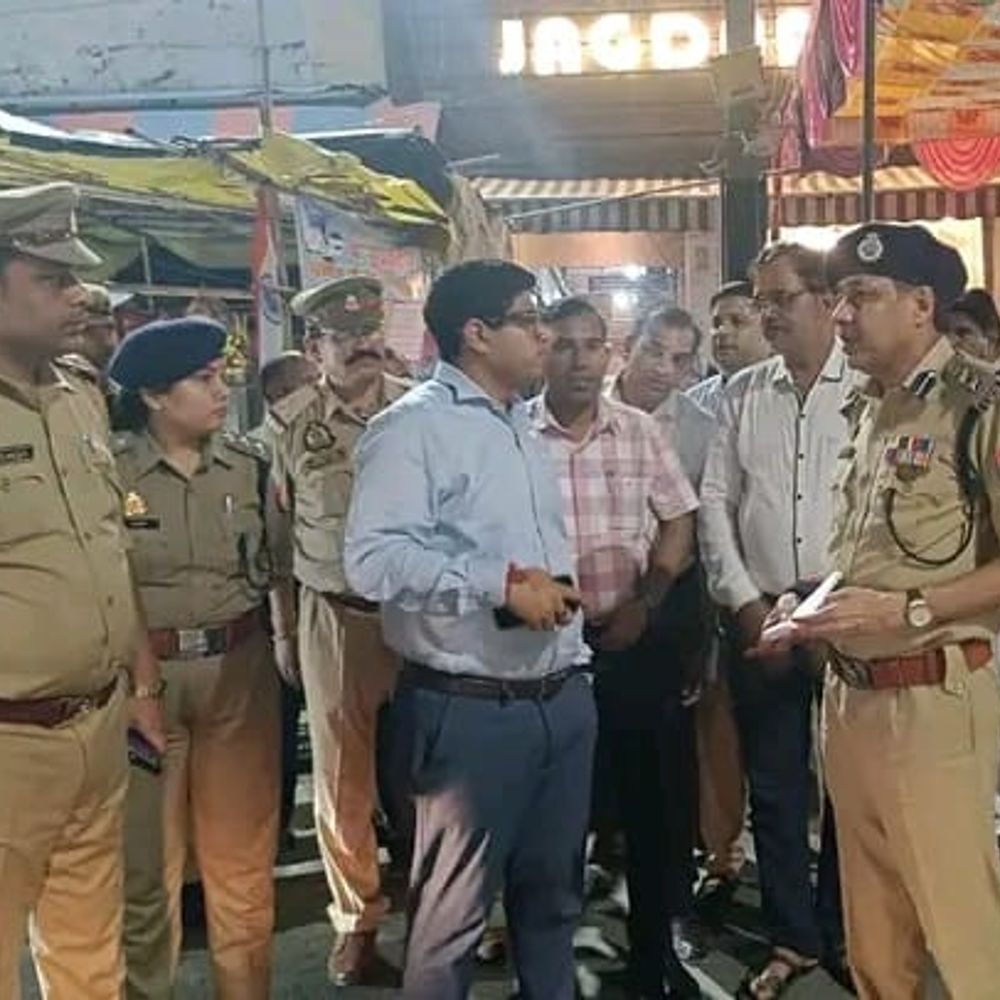 रक्षाबंधन को लेकर उन्नाव में पुलिस-प्रशासन अलर्ट:डीएम-एसएसपी ने किया फ्लैग मार्च, शुक्लागंज में 2 किमी जाम
