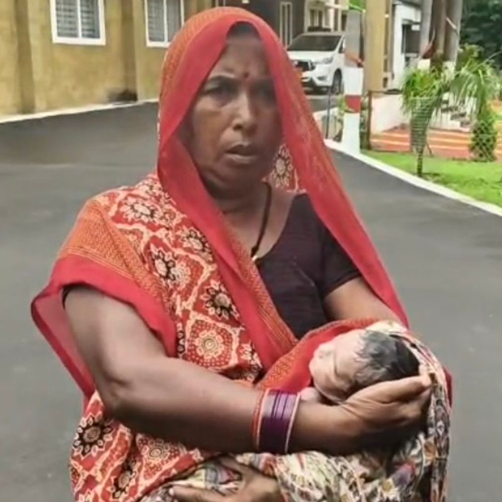 मारपीट के दो महीने बाद नवजात की मौत:शव लेकर एसपी दफ्तर पहुंचे परिजन, पुलिस पर कार्रवाई न करने का आरोप