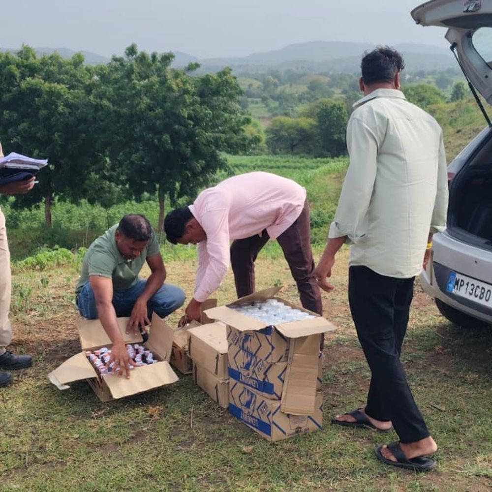 सिलावद पुलिस ने 79.92 लीटर अवैध शराब जब्त की:हुंडई कार से ले जाई जा रही थी, वाहन छोड़कर आरोपी फरार