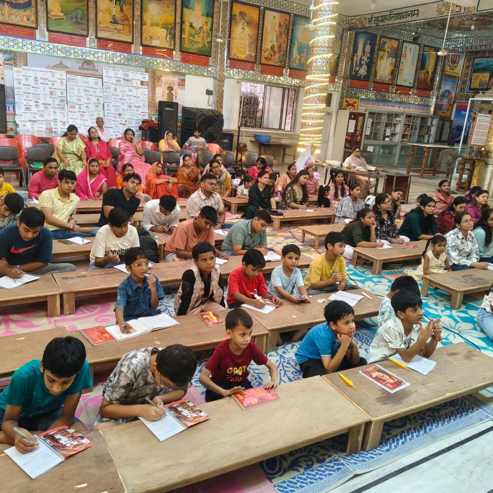 '700 जैन मुनियों की रक्षा से जुड़ा है रक्षाबंधन':लखनऊ में वीहसंत सागर ने दिए प्रवचन, बोले- राजा बलि के मंत्री ने संकट में डाल दिया था
