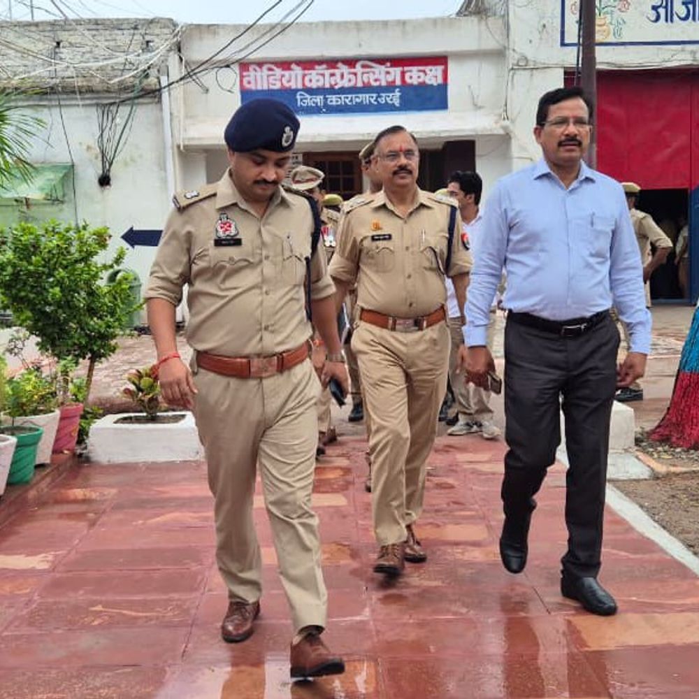 डीएम-एसपी ने जिला कारागार का निरीक्षण किया:बंदियों को स्वच्छ वातावरण, निर्धारित सुविधाएं देने के निर्देश