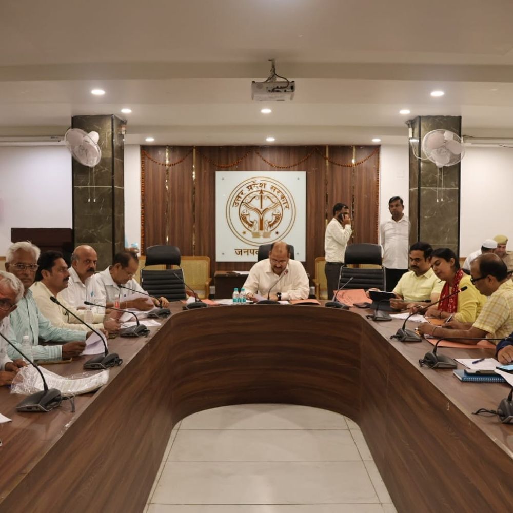 डीएम की अध्यक्षता में व्यापार बंधु बैठक:विकास भवन सभागार में मासिक समीक्षा बैठक संपन्न, आवश्यक दिशा-निर्देश दिए