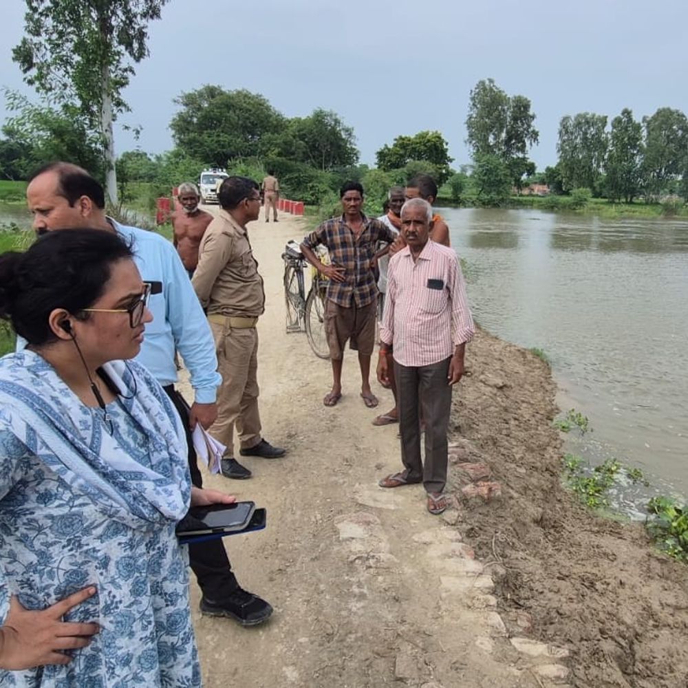 रायबरेली में गंगा चेतावनी बिंदु पार:डलमऊ के 2 दर्जन गांवों में घुसा बाढ़ का पानी, खतरे के निशान की ओर तेजी से बढ़ रही नदी