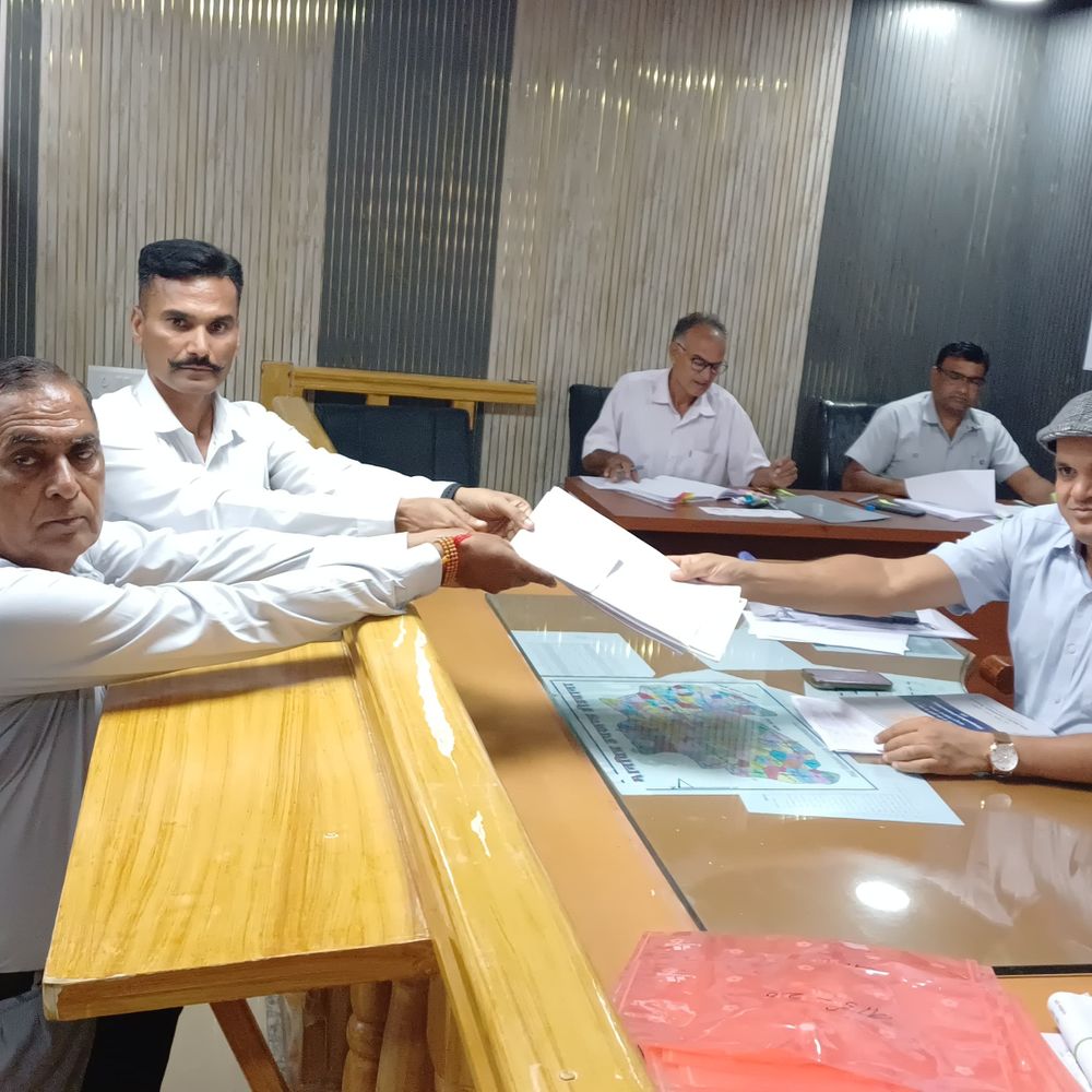 डीडवाना में नगर निकाय चुनाव शुरू, नामांकन प्रक्रिया आरंभ:उपखंड अधिकारी कार्यालय में प्रत्याशियों और उनके समर्थकों की भीड़