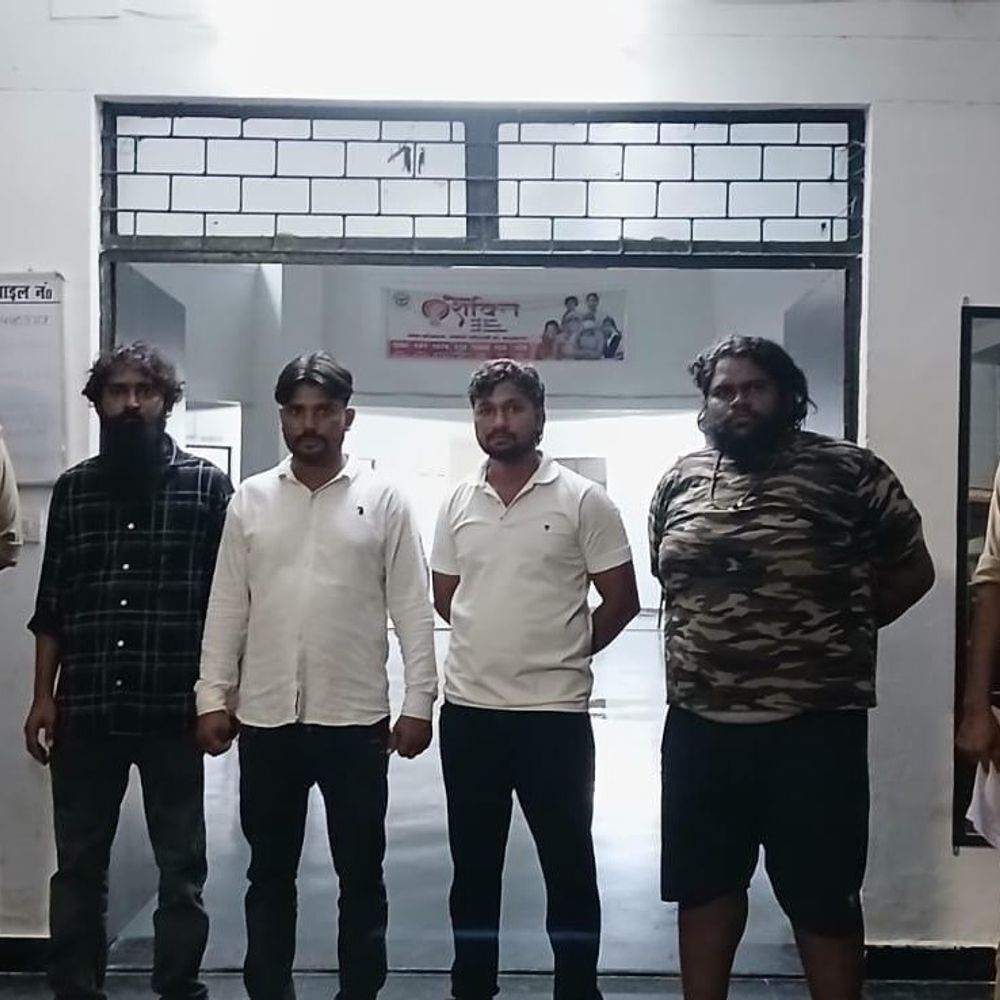 कौशांबी में वाहन रोककर रंगदारी मांगी:बोलेरो-क्रेटा सवार 4 आरोपी गिरफ्तार, एक की तलाश जारी