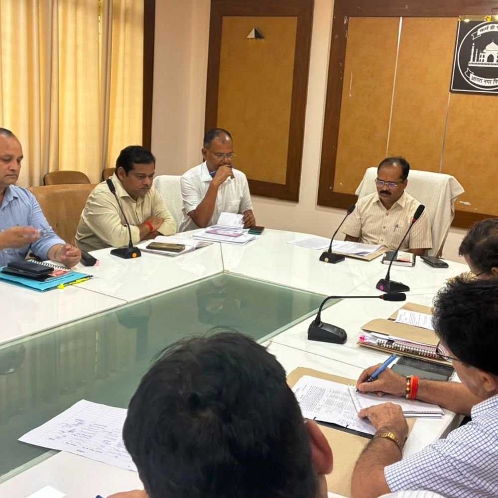 आबादी से गुजरने वाले खुले नालों का होगा सर्वे:आगरा नगर आयुक्त ने दिए आदेश, हादसे के बाद जागा निगम