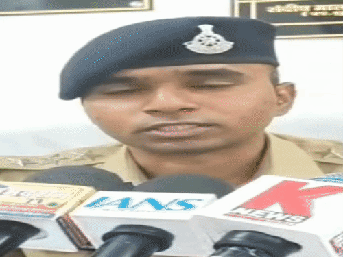 
                 मकान के तलघर में मिले महिला-पुरुष के शव:रतलाम में साले की पत्नी के साथ लिव-इन में रह रहा था युवक; सल्फास खाकर दी जान 
            