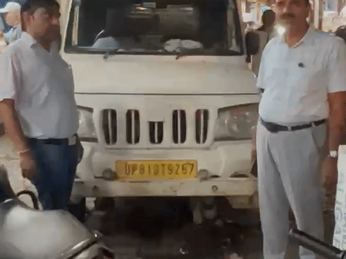 अलीगढ़ में FSDA टीम को कुचलने की कोशिश:आरोपियों को मथुरा में पकड़ा, 15 क्विंटल मिलावटी खोया-पनीर लदी गाड़ी जब्त