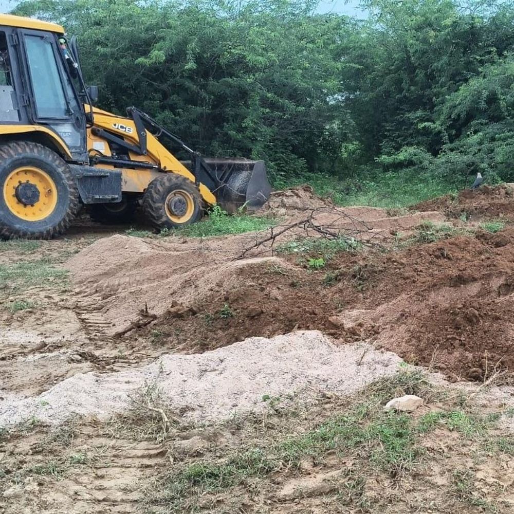 लिलवारी में 70 घनमीटर रेत को मिट्टी में मिलाया:खनिज अफसरों ने रेत माफियाओं के अवैध रेत के ढेर को कराया नष्ट