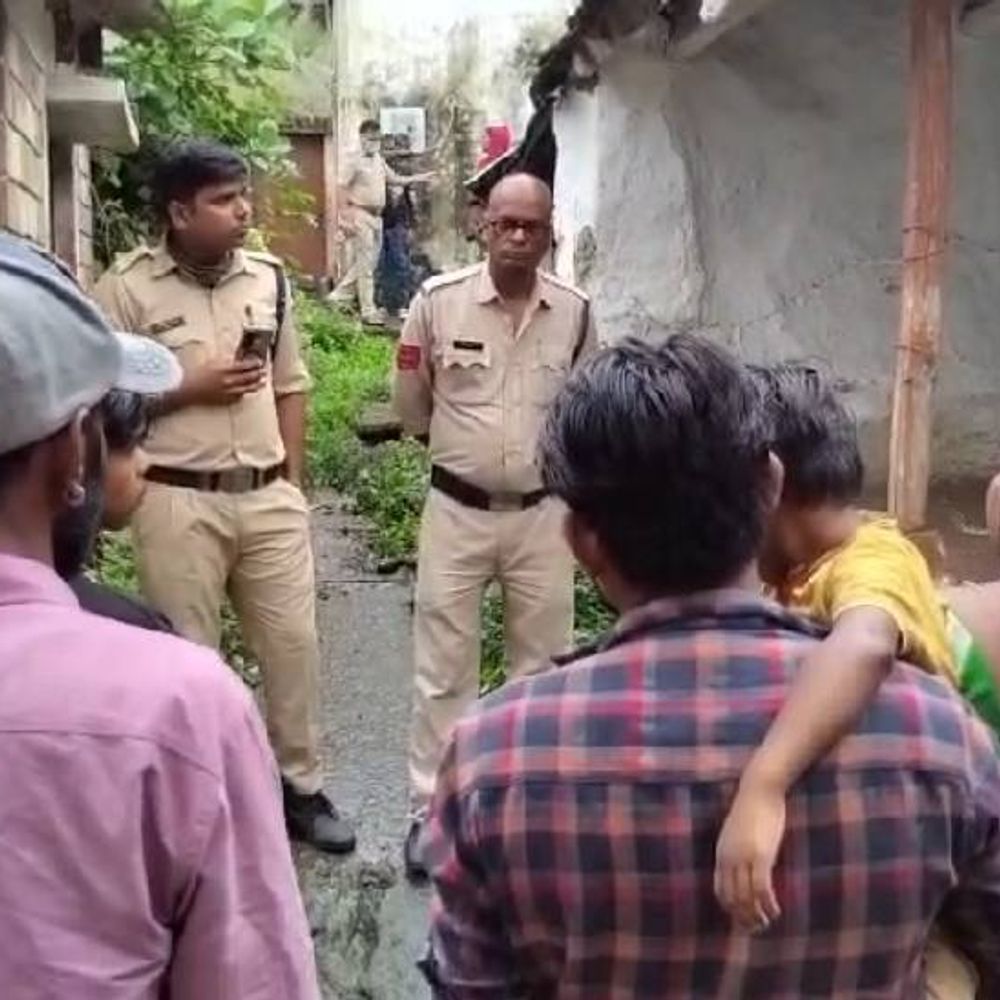 
                 भोपाल में लापता महिला की लाश मिली:चेहरे पर चोट के निशान, हत्या की आशंका, शव के पास खून से सने पत्थर मिले 
            
