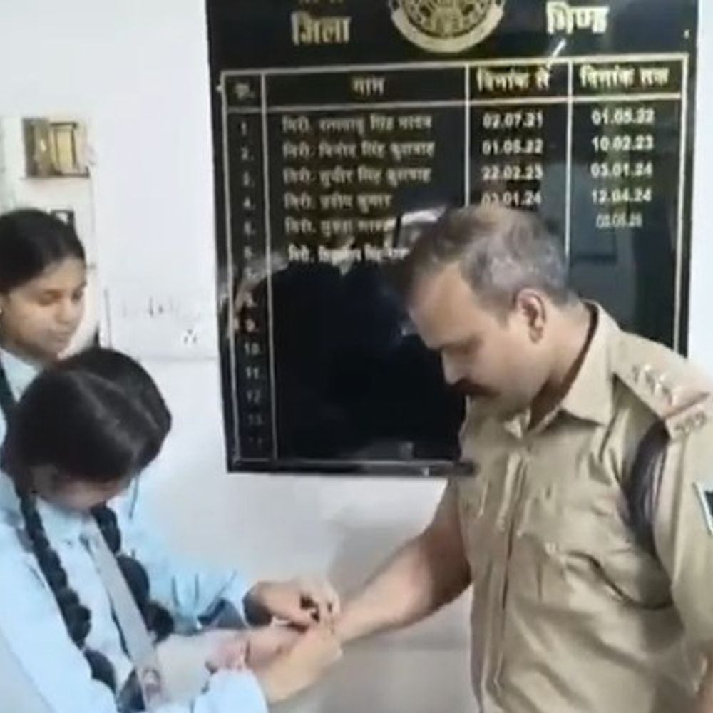 भिंड में पुलिस जवानों की कलाई पर सजी राखी:छात्राओं ने दिया सुरक्षा का संदेश, जेलों में भी बहनों ने भाइयों को बांधी राखी