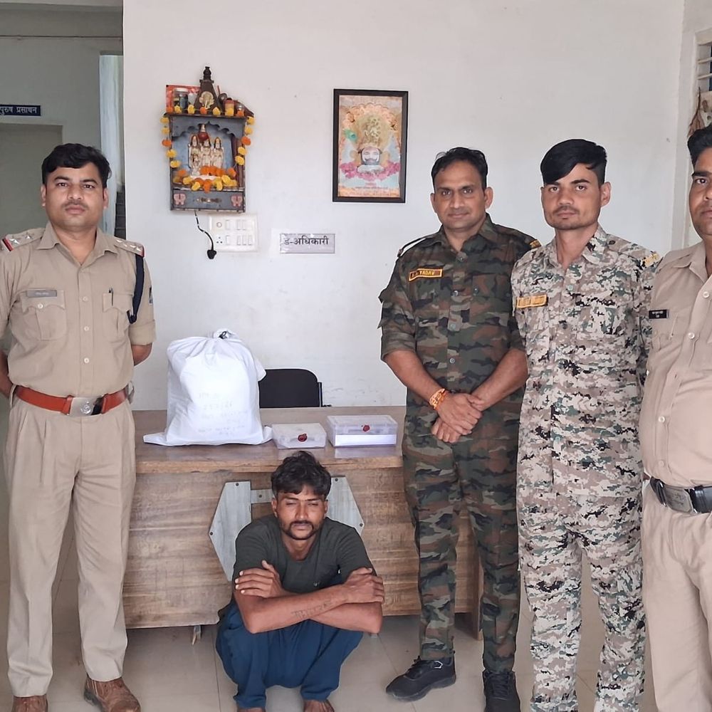 किराना दुकान से ढाई लाख चोरी का खुलासा:चोरी के पैसों से मोबाइल-बैग-कपड़े खरीदे, एक आरोपी गिरफ्तार