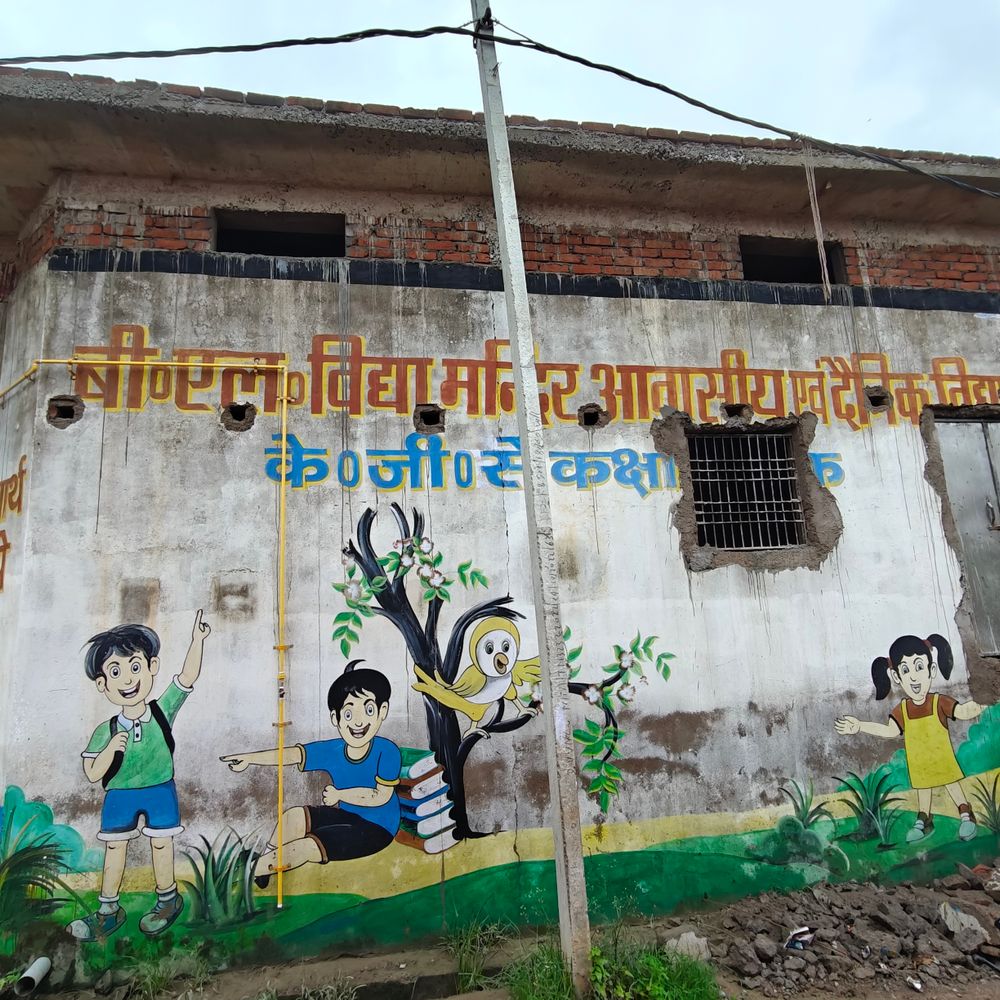 2 छात्रों की मौत, 11 दिन बाद भी जांच अधूरी:बांदा में प्रबंधक-बेटे की गिरफ्तारी नहीं, खाद्य नमूनों की रिपोर्ट का इंतजार