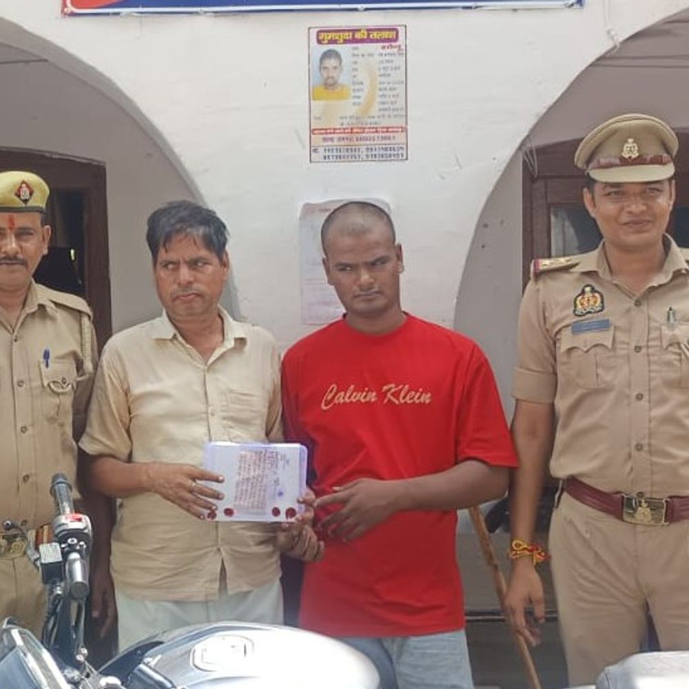 मंगल दोष दूर करने के नाम पर ठगी:पिता-पुत्र गिरफ्तार, आटे की लोई में सोने की चेन रखवाकर छत से फेंकने को कहा था