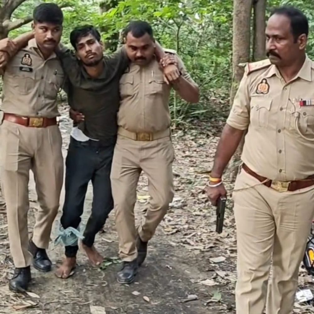 25 हजार का इनामी बदमाश मुठभेड़ में घायल:जैतपुर पुलिस ने किया गिरफ्तार, चोरी के जेवर और नकदी बरामद