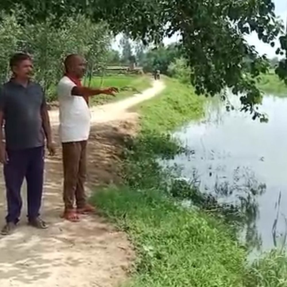 सकलडीहा ड्रेन सफाई पर विवाद, पूर्व प्रधान का दावा गलत:फेसबुक पोस्ट डिलीट कर सिंचाई विभाग ने स्थिति स्पष्ट की