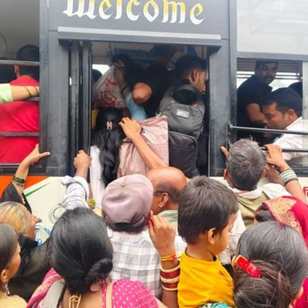 आज अखबार नहीं, पढ़िए बाराबंकी की 5 बड़ी खबरें:बस स्टेशन पर उमड़ी भीड़, एक हफ्ते से बिजली गुल; ग्रामीण बोले- चक्काजाम करेंगे