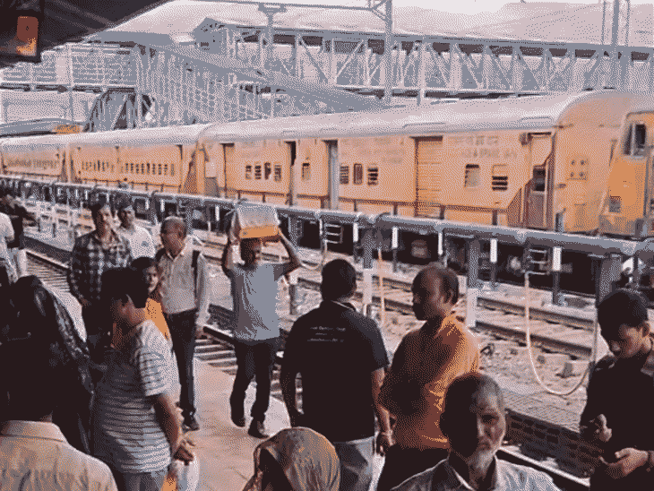सतना-कटनी रूट पर 8 स्पेशल ट्रेनें दौड़ेंगी:17 कोच के साथ चलेगी सेवा, हर 4 घंटे में भीड़ की रिपोर्ट; प्लेटफॉर्म पर भी बढ़ाई गई सुरक्षा व्यवस्था
