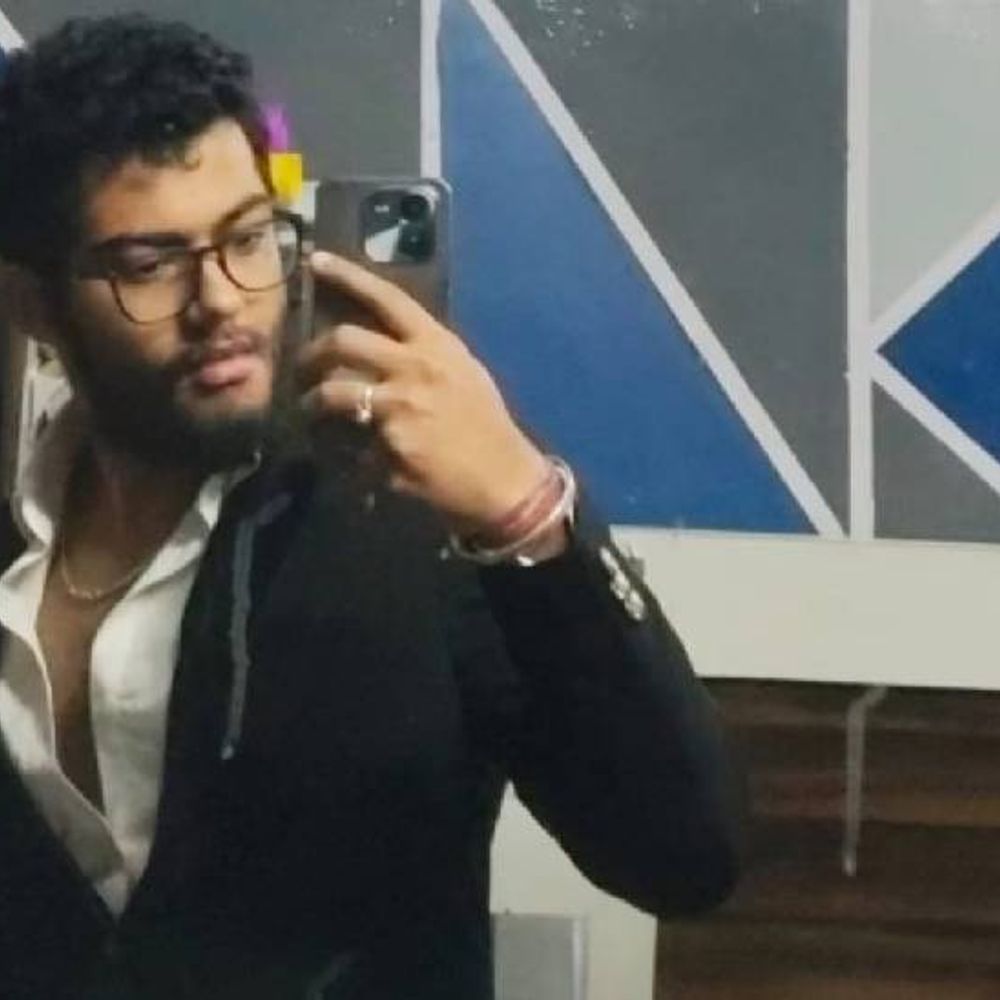 AMU के छात्र ने फांसी लगाकर दी जान:सुसाइड नोट में लिखा- मैं लूजर हूं, कुछ नहीं कर पा रहा, इसलिए जान दे रहा