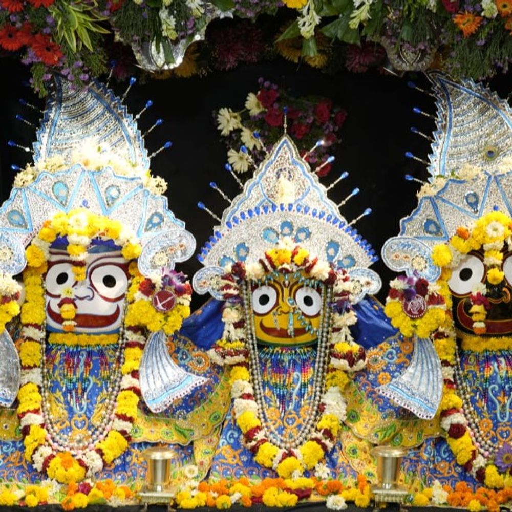 इस्कॉन इंदौर में आज बलराम पूर्णिमा महोत्सव:फूलों से सजेगा मंदिर, विशेष अभिषेक-प्रवचन होंगे; झूलन यात्रा का समापन भी
