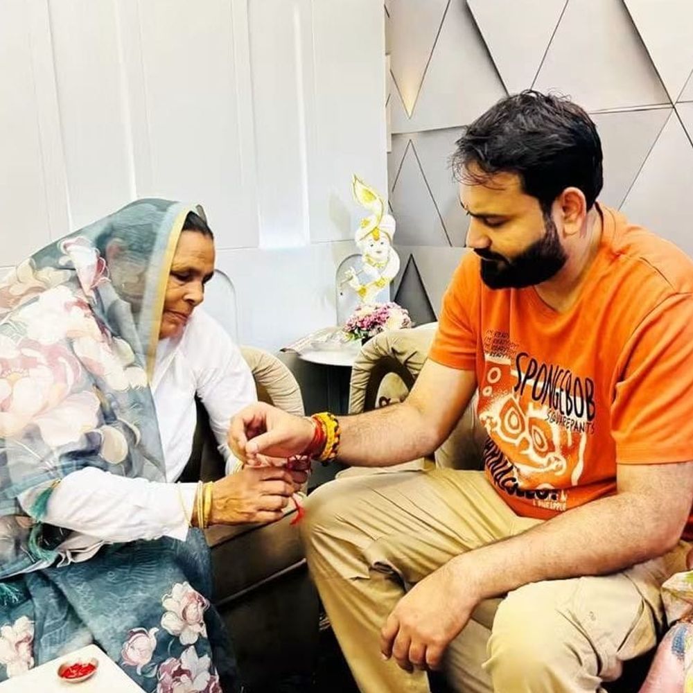 मेरठ में जनप्रतिनिधियों का रक्षाबंधन तस्वीरों में देखिए:भाईचारे के साथ सामाजिक सौहार्द का दिया संदेश